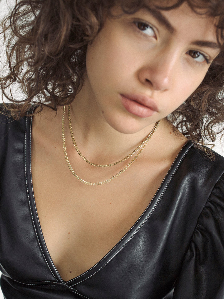 XL Lightweight Havana Chain shot on model